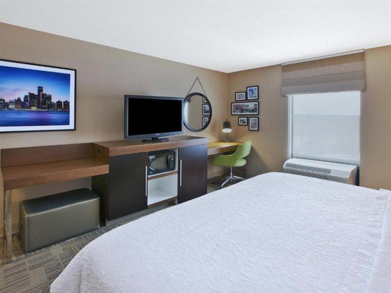 Hampton Inn Commerce/Novi Dış mekan fotoğraf