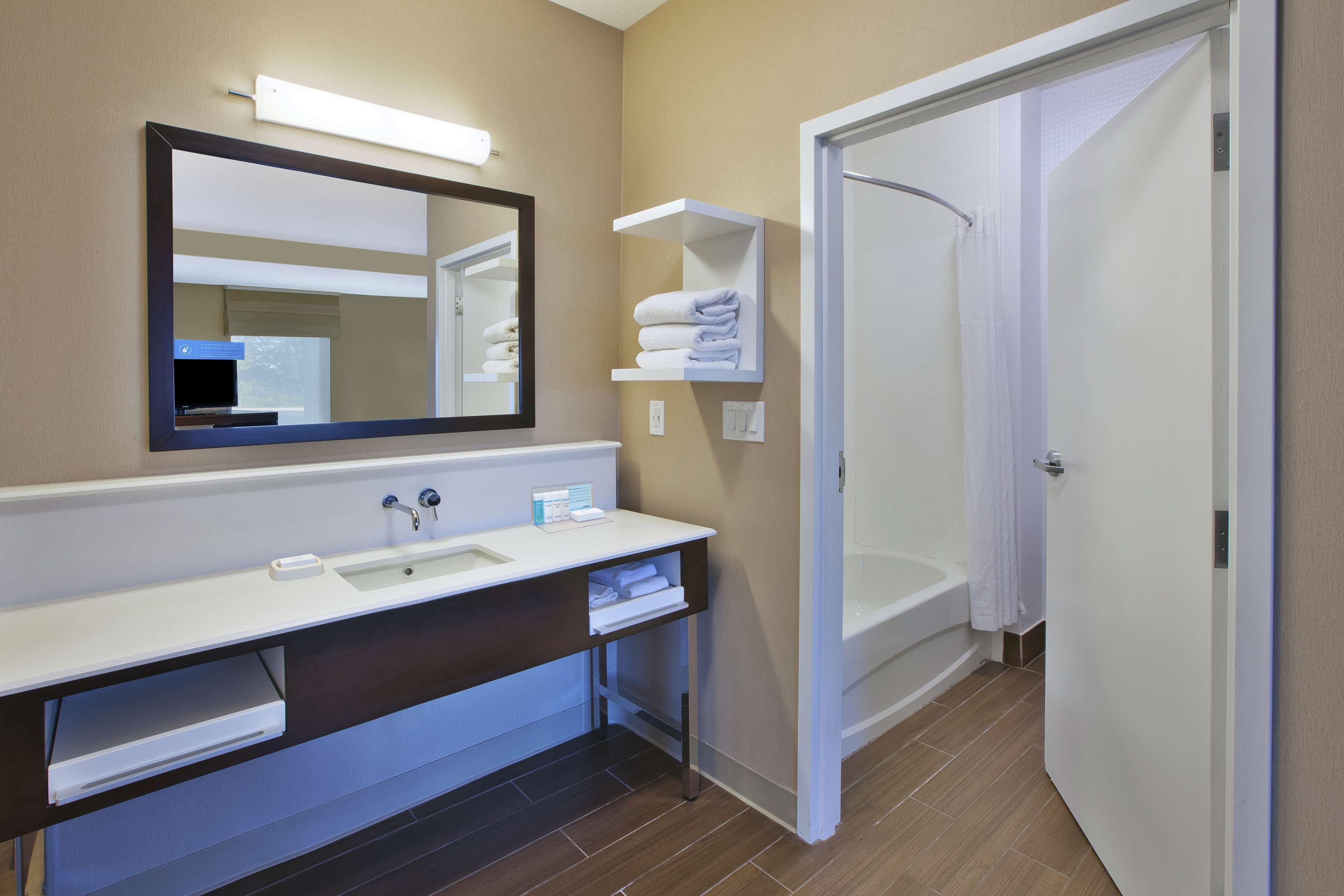 Hampton Inn Commerce/Novi Dış mekan fotoğraf