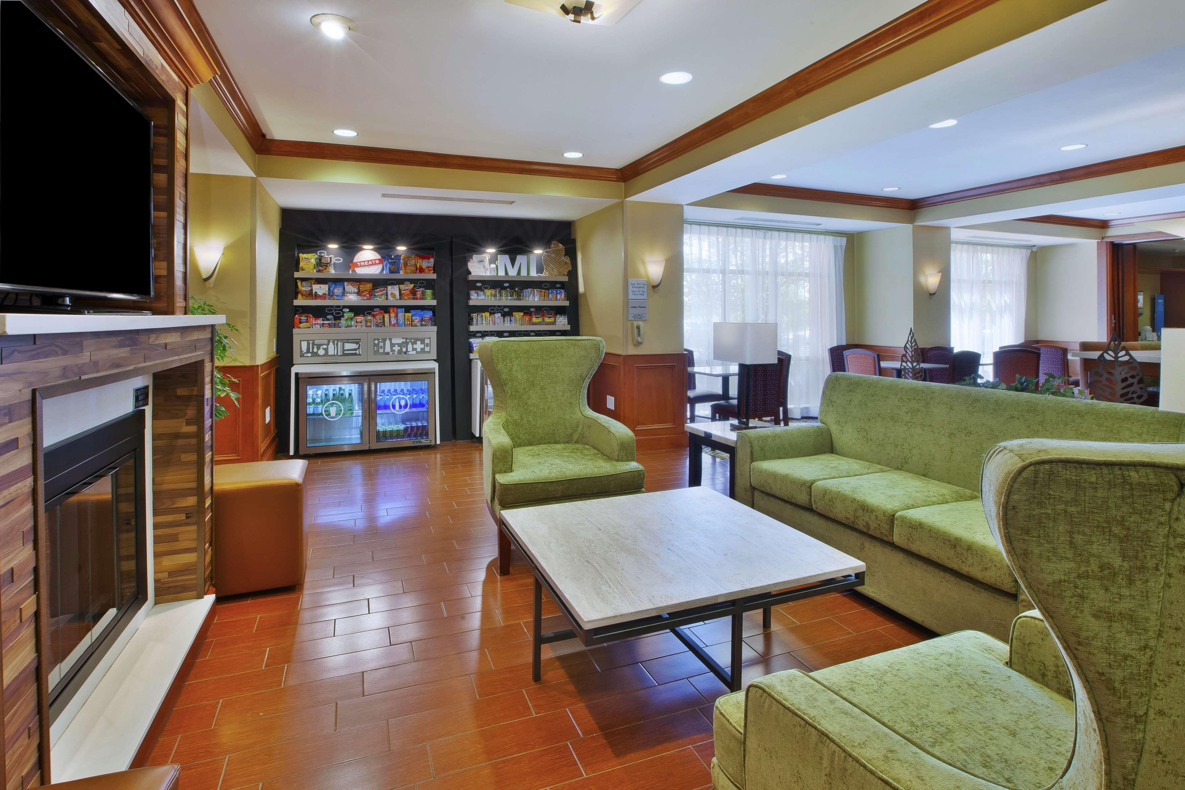 Hampton Inn Commerce/Novi Dış mekan fotoğraf