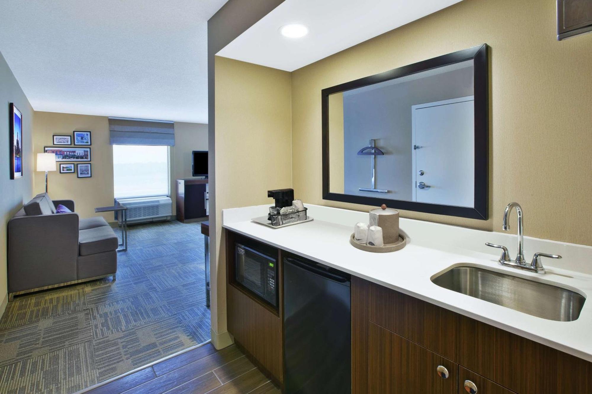 Hampton Inn Commerce/Novi Dış mekan fotoğraf