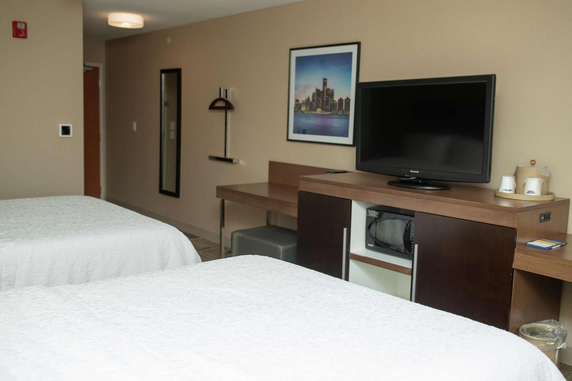 Hampton Inn Commerce/Novi Dış mekan fotoğraf