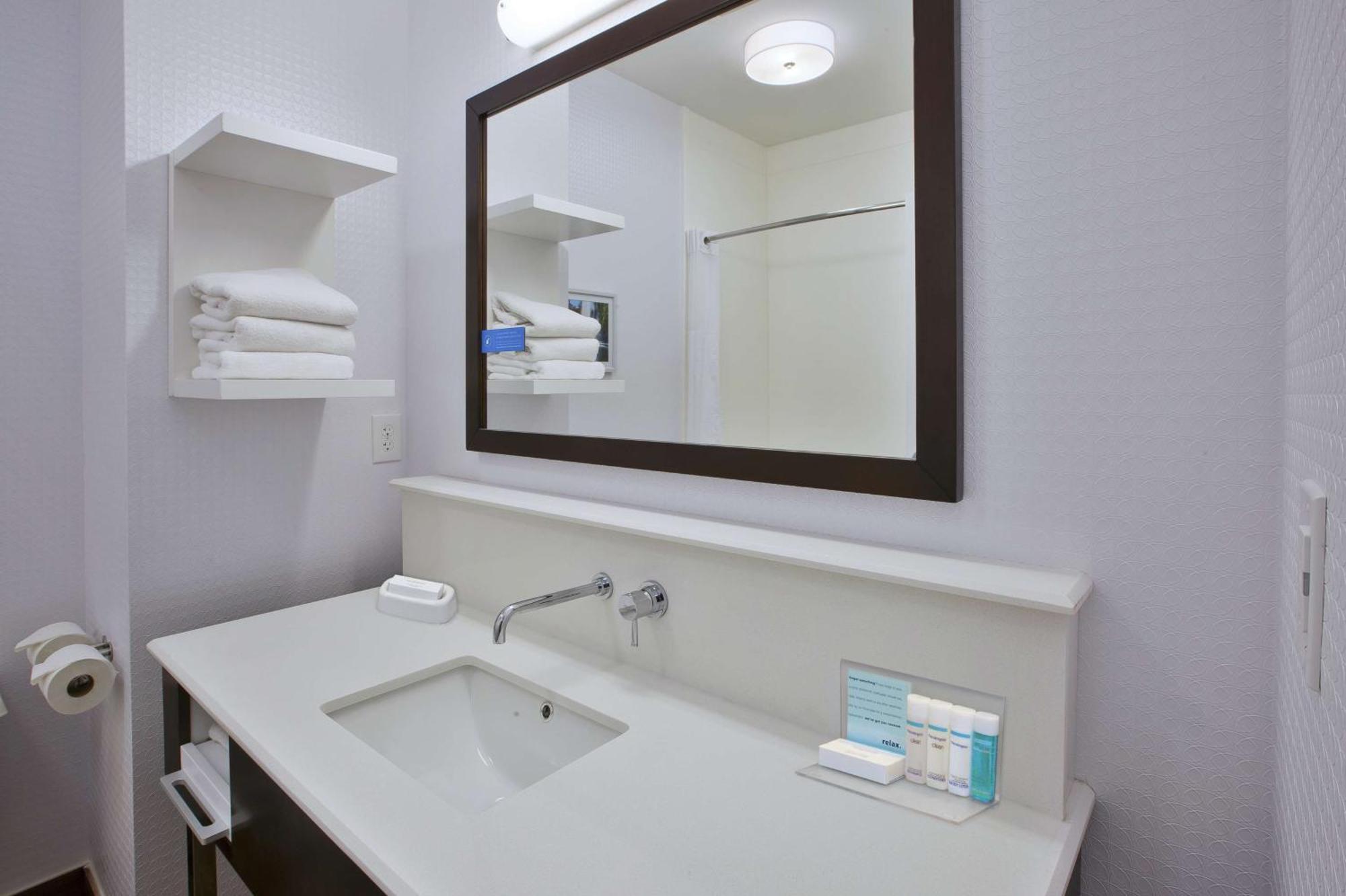 Hampton Inn Commerce/Novi Dış mekan fotoğraf