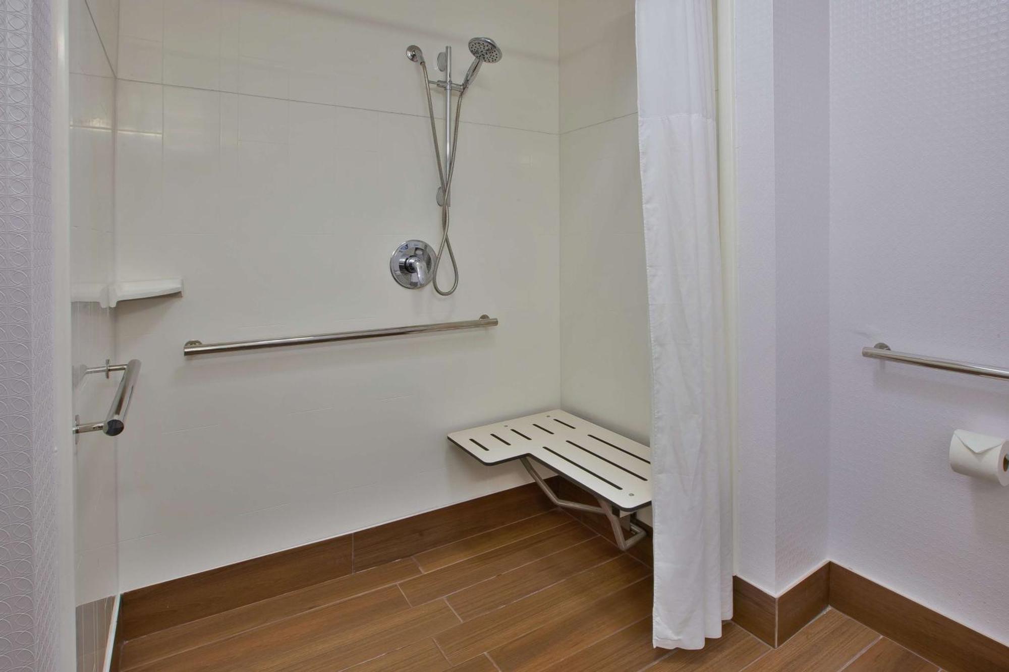 Hampton Inn Commerce/Novi Dış mekan fotoğraf