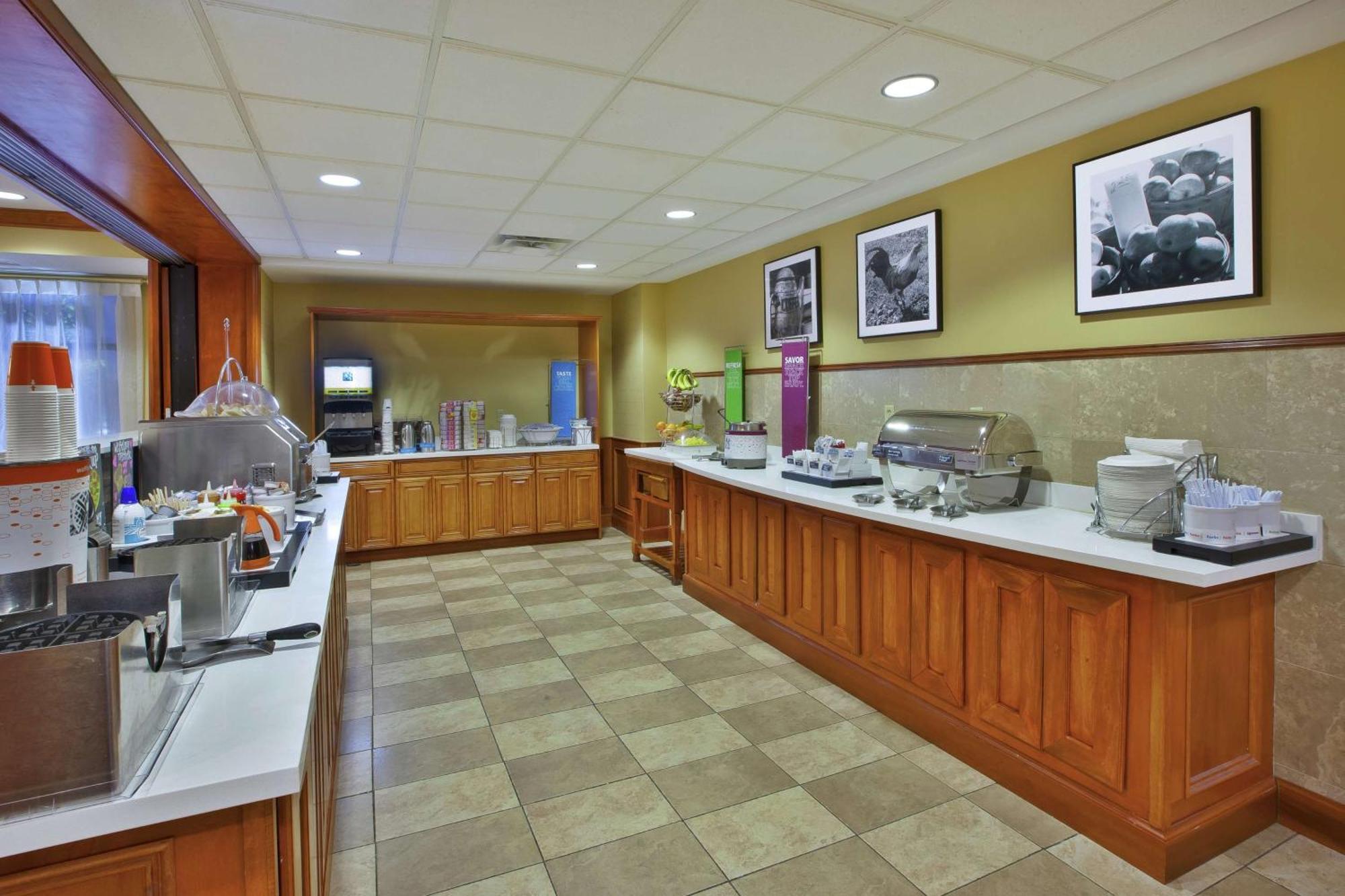 Hampton Inn Commerce/Novi Dış mekan fotoğraf