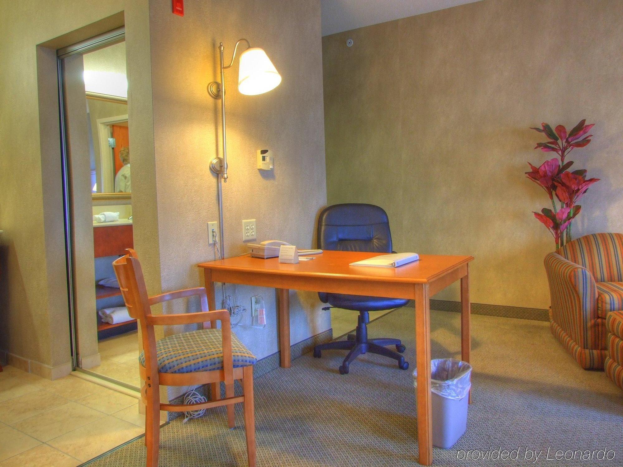 Hampton Inn Commerce/Novi Oda fotoğraf