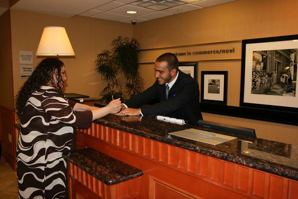 Hampton Inn Commerce/Novi İç mekan fotoğraf