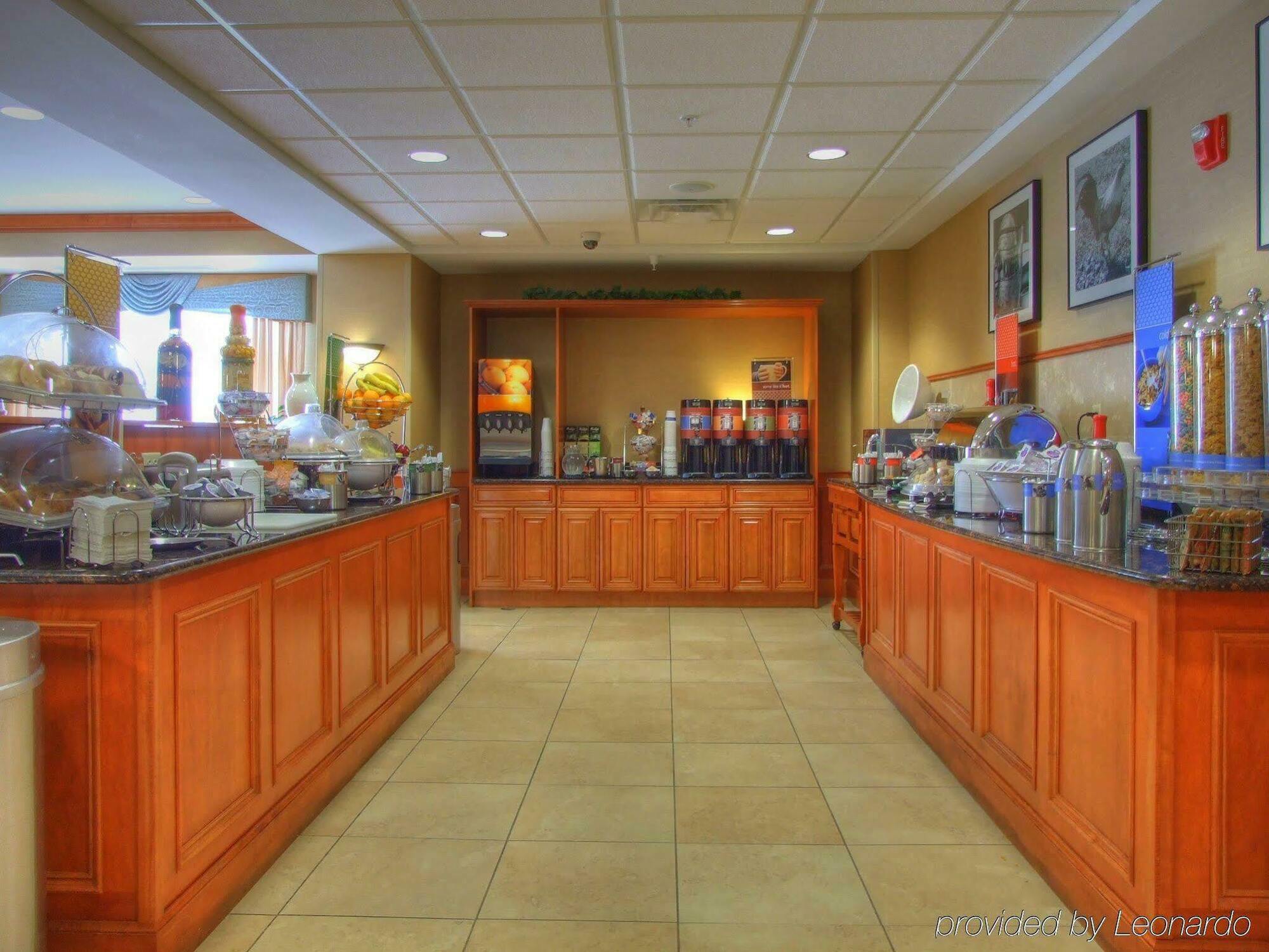 Hampton Inn Commerce/Novi Restoran fotoğraf